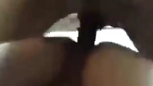 남자가 섹시하고 날씬한 쿠거를 제대로 박아버린다.